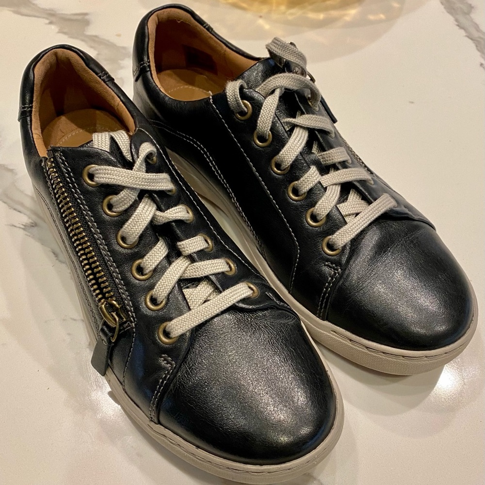 Clarks - Womens Nalle Lace Black Leather shoes.  US size 7